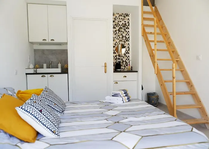 לינה וארוחת בוקר Le Cocon De Lily 3*