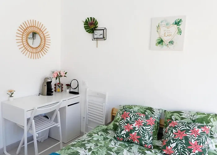 לינה וארוחת בוקר Le Cocon De Lily