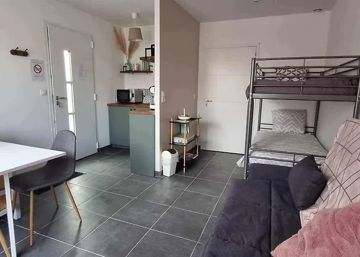 Le Cocon De Lily לינה וארוחת בוקר 3*