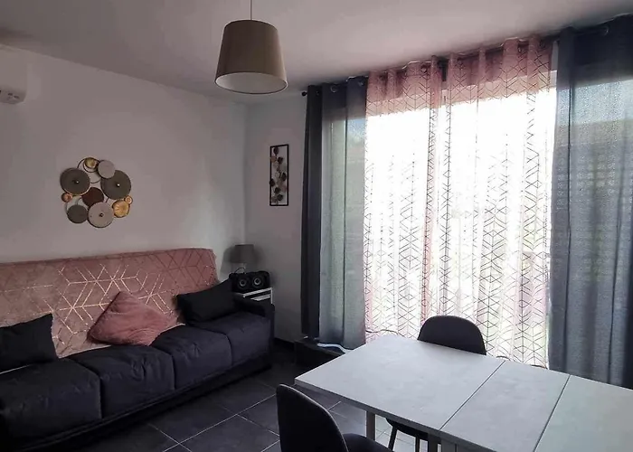 לינה וארוחת בוקר Le Cocon De Lily