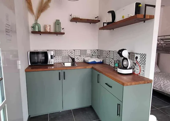 לינה וארוחת בוקר Le Cocon De Lily Saint-Savin (Gironde)